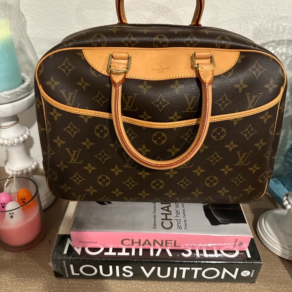 Authentic LV Deauville Handbag Monogram Canvas - Picture 1 of 14